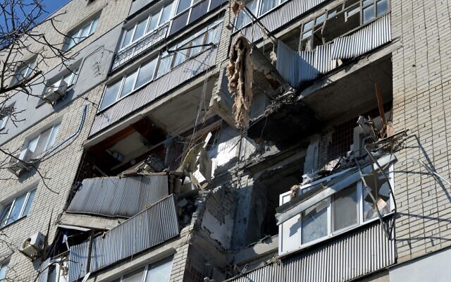 An apartment in a multi-story residential building is destroyed as a result of Russian shelling on the northern outskirts of Kharkiv, on March 21, 2022. (Sergey BOBOK / AFP)