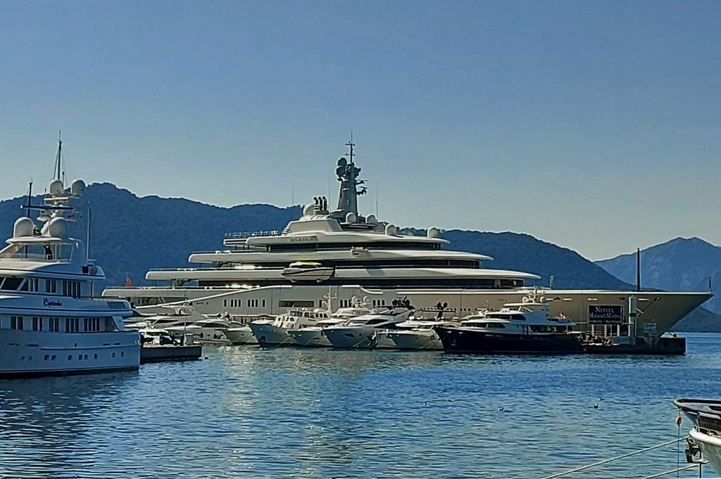 oligarch yacht a