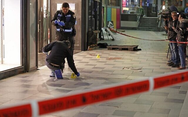 Israeli police cordon off the scene of a terror attack outside a shopping center in the southern city of Beersheba on March 22, 2022. (Ahmad Gharabli/AFP) Israeli police cordon off the scene of a terror attack outside a shopping center in the southern city of Beersheba on March 22, 2022. (Ahmad Gharabli/AFP)