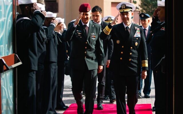 Vice Adm. Brad Cooper commander of US Naval Forces Central Command, US 5th Fleet and Combined Maritime Forces, right, and IDF Chief of Staff Lt. Gen. Aviv Kohavi, salute as they enter NAVCENT headquarters, on March 10, 2022. (Mass Communication Specialist 2nd Class Dawson Roth/US Navy Photo)