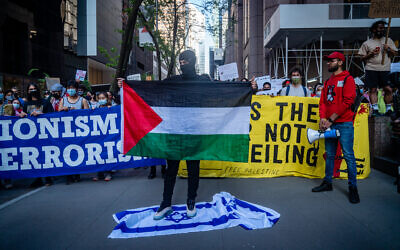 Anti-Israel, pro-Palestinian activists in New York City, May 15, 2021. (Luke Tress/Times of Israel)