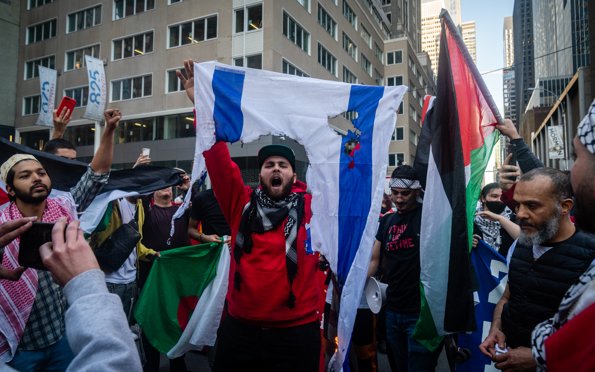 Un militant palestinien prêche la paix dans les universités de New York ...