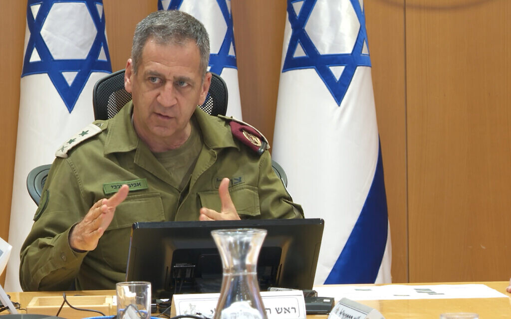 IDF Chief of Staff Aviv Kohavi meets with top officers at the IDF headquarters in Tel Aviv, on March 30, 2022. (Israel Defense Forces)