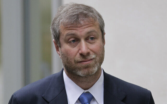 Russian tycoon Roman Abramovich, owner of England's Chelsea Football Club, leaves the high court in London for a lunch break, October 31, 2011. (AP Photo/Sang Tan/File)