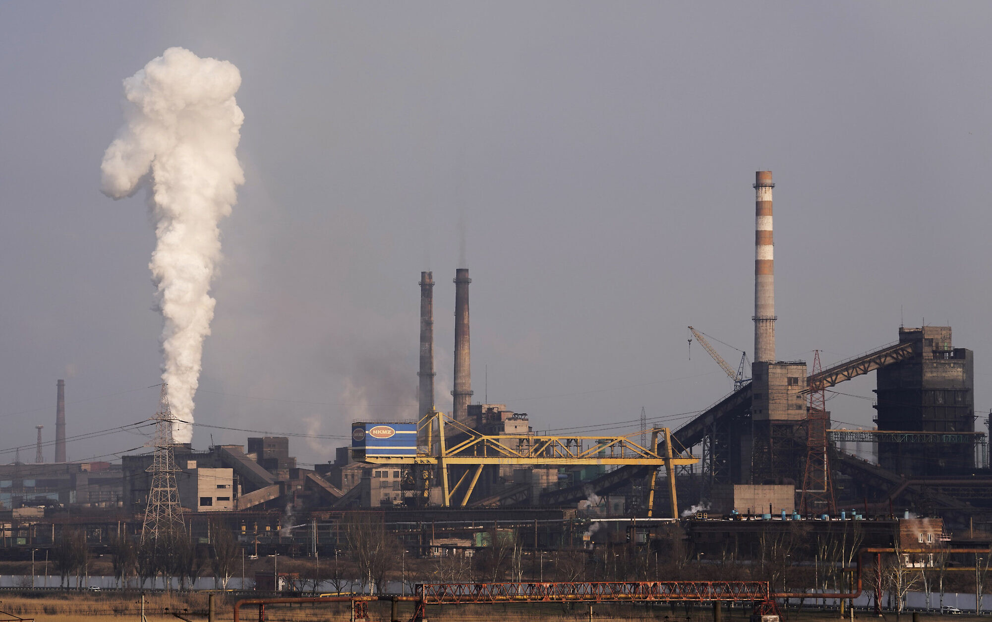 Ukraine evacuates civilians from steel plant under siege