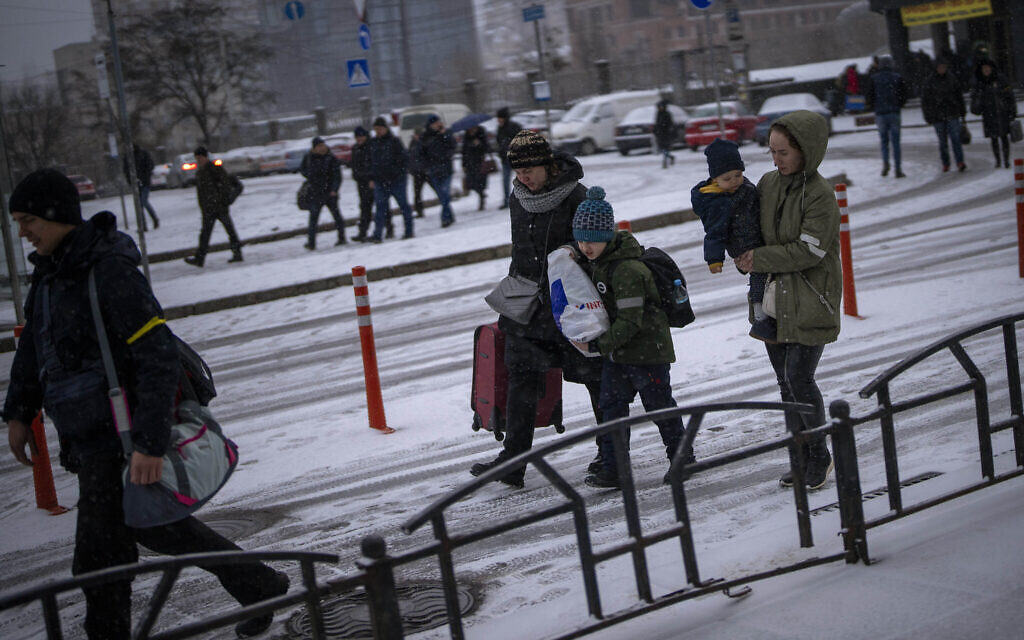 People arrive at a train station as they try to leave Kyiv, Ukraine, on Tuesday, March 1, 2022. (AP/Emilio Morenatti)