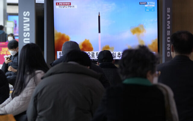 People watch a TV showing a file image of North Korea's missile launch during a news program at the Seoul Railway Station in Seoul, South Korea, Saturday, March 5, 2022 (AP Photo /Ahn Young-joon)