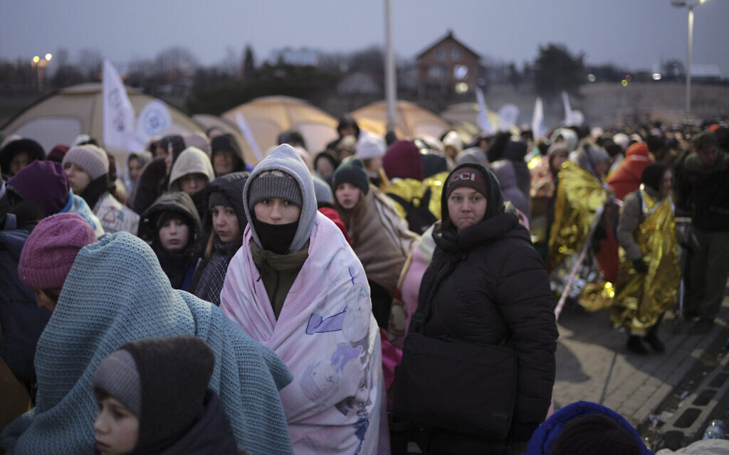 Izraelski minister jedzie do Polski, gdy ukraińscy uchodźcy przekraczają granicę
