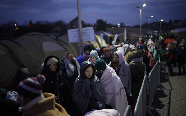 Refugees fleeing war in neighboring Ukraine queue at the Medyka border crossing, Poland, March 10, 2022. (AP Photo/Daniel Cole)