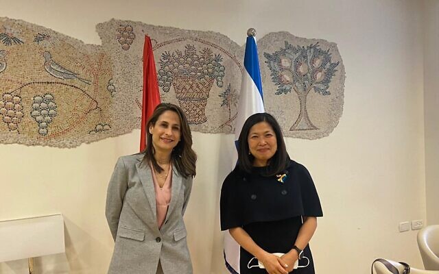 Israeli Minister of Innovation, Science and Technology Orit Farkash Hacohen (left) meets with visiting Canadian Minister of International Trade Mary Ng, March 15, 2022. (Ministry of Innovation, Science and Technology)