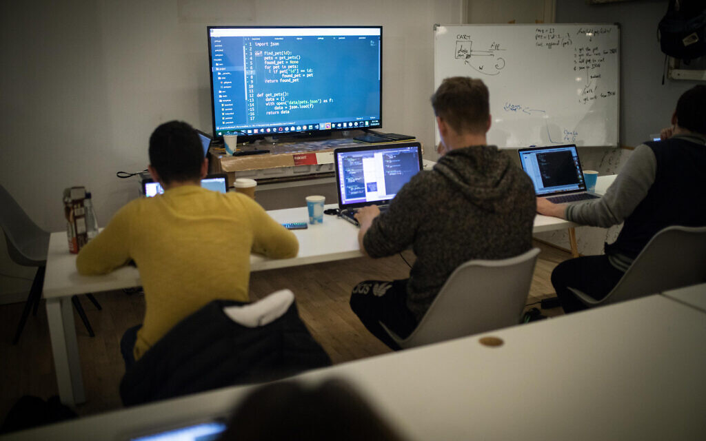 Battle for tech talent in Israel steps up as war in Ukraine rages -- report - Vimarsana News