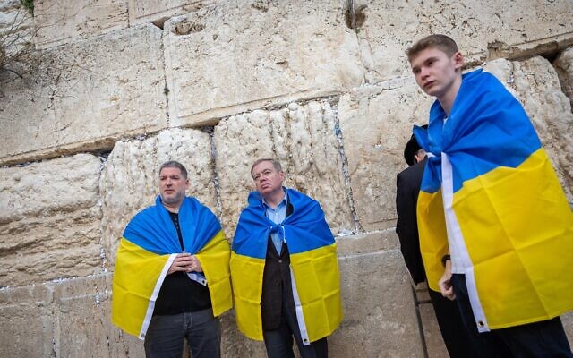 Ukraine’s ambassador to Israel, Yevgen Korniychuk (center), Ukrainian citizens and supporters attend a special prayer for the Ukrainian people organized by Businessman Arie Schwartz, at the Western Wall, in Jerusalem’s Old City on March 2, 2022. (Yonatan Sindel/Flash90)