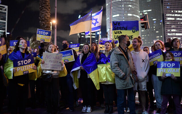 Demonstrators carry placards and flags during a protest in Tel Aviv against the Russian invasion of Ukraine, on March 12, 2022. (Tomer Neuberg/Flash90)