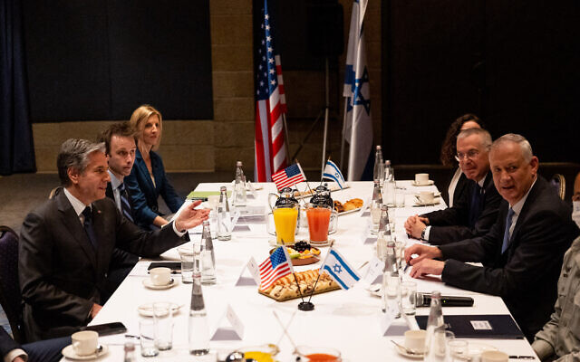 Defense Minister Benny Gantz meets with US Secretary of State Anthony Blinken in Jerusalem on March 27, 2022. (Yonatan Sindel/Flash90)