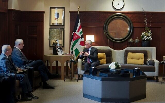 Defense Minister Benny Gantz meets in Amman with Jordan's King Abdullah on March 29, 2022. (Royal Hashemite Court)