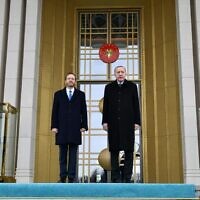 President Isaac Herzog (left) and Turkish President Recep Tayyip Erdoğan outside the presidential complex in Ankara on March 9, 2022. (Haim Zach/GPO)