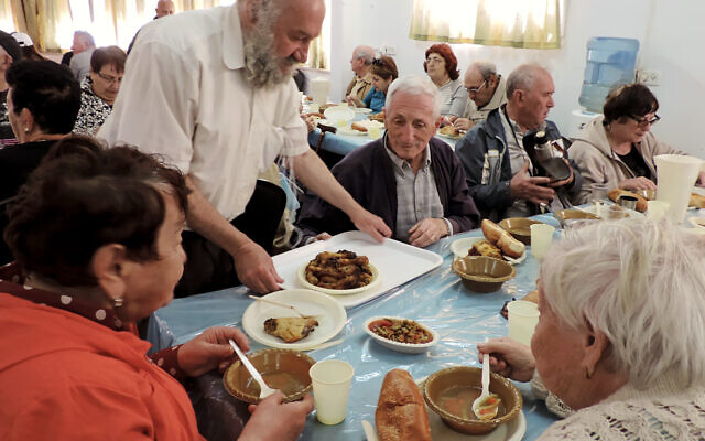People eating at a Colel Chabad (courtesy)