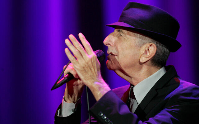Leonard Cohen performs at Ramat Gan Stadium, September 24, 2009. (Marko / Flash90)