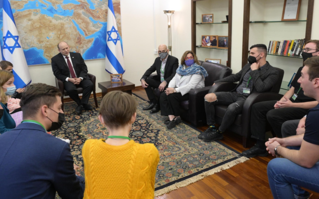 Prime Minister Naftali Bennett meets with a group of Ukrainian Masa participants, on March 1, 2022. (Amos Ben Gershom/GPO)