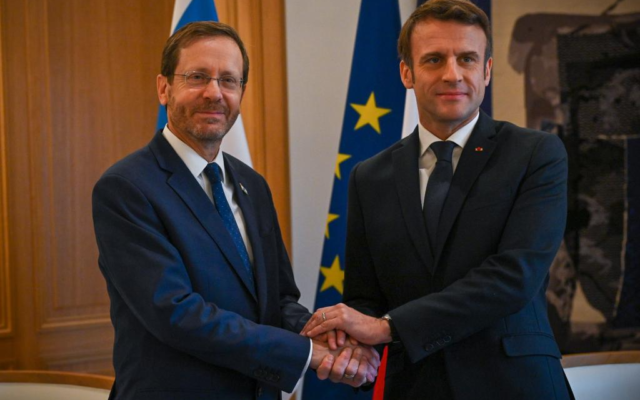 President Isaac Herzog (left) meets with French President Emanuel Macron in Paris on March 20, 2022. (Kobi Gideon/GPO)