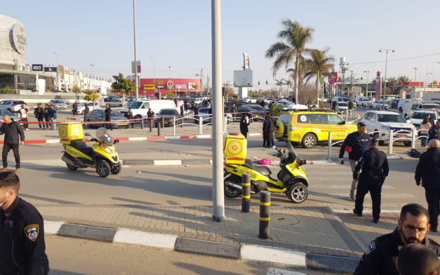 The scene of a stabbing attack in Beersheba on March 22, 2022. (Courtesy: Magen David Adom)