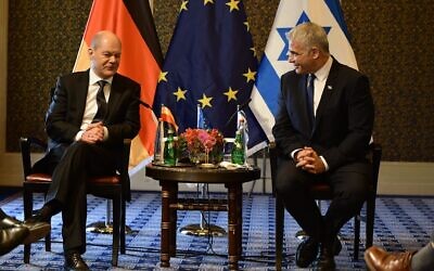 Then-Foreign Minister Yair Lapid (right) meets with German Chancellor Olaf Scholz in Jerusalem, March 2, 2022. (GPO)