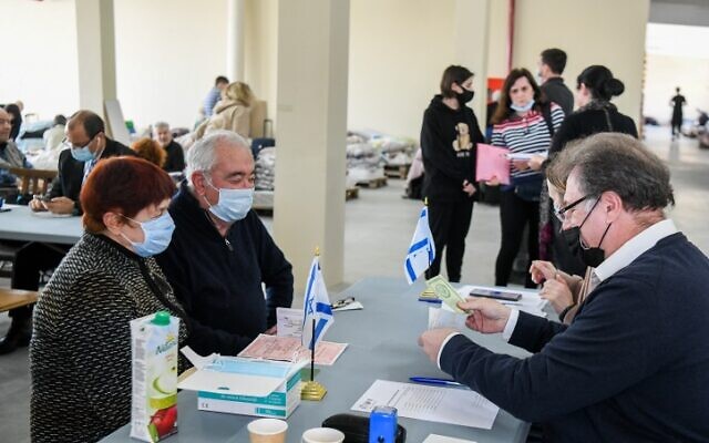 Ukrainians refugees receive their entry papers to Israel, at an emergency shelter in Chisinau, Moldova, March 15, 2022. (Flash90)