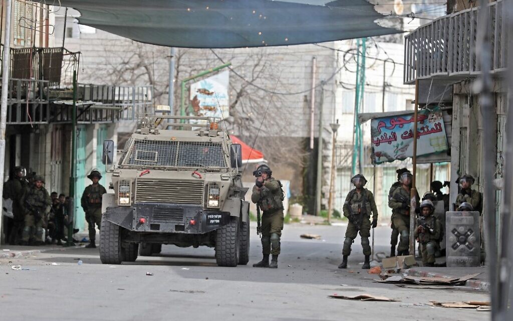 Palestinian throwing firebomb shot and killed by Israeli troops in Hebron clashes - Vimarsana News