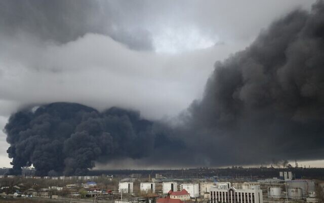 Smoke rises after an attack by Russian army in Odessa, on April 3, 2022 (BULENT KILIC / AFP)