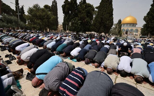 Worshippers attend Ramadan Friday prayers in the Old City of Jerusalem on April 8, 2022. (AHMAD GHARABLI/AFP)