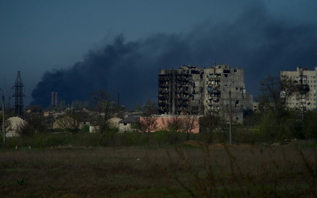 20 Ukrainian civilians leave Mariupol steelworks, say soldiers holed up there