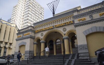 A man enters a synagogue before Passover in Kyiv, Ukraine, on Friday, April 15, 2022 (AP Photo/Evgeniy Maloletka)