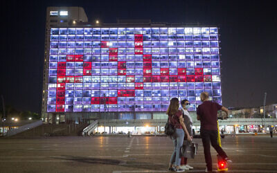 The Tel Aviv municipality building lit up with the word "peace" in Arabic, which alternated with Hebrew and English, September 15, 2020. (Miriam Alster/Flash90)