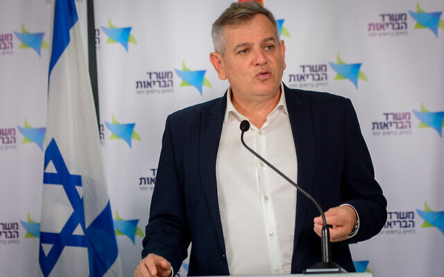 Health Minister Nitzan Horowitz speaks during a press conference in Tel Aviv, February 14, 2022. (Avshalom Sassoni/Flash90)