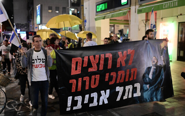 Left-wing activists protest against MK Itamar Ben Gvir in central Tel Aviv, on April 9, 2022. (Tomer Neuberg/Flash90)