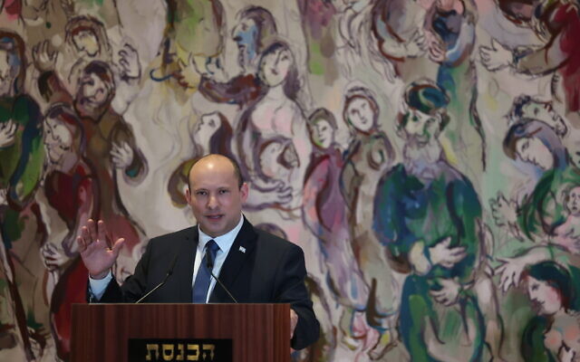 Prime Minister Naftali Bennett at a Holocaust memorial day ceremony held at the Knesset in Jerusalem, on April 28, 2022 (Yonatan Sindel/Flash90)