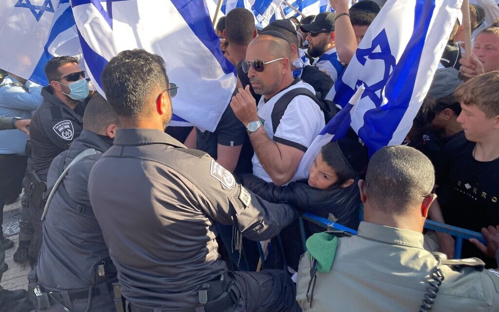 Israeli nationalists scuffle with police outside Jerusalem's Old City on April 20, 2022. (Carrie Keller-Lynn/Times of Israel)