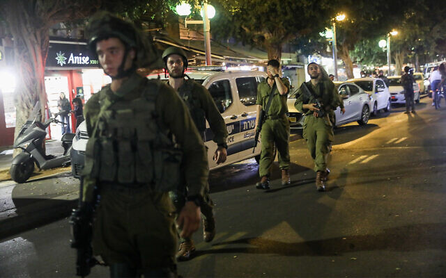 Soldiers at the scene of a terror attack on Dizengoff street, central Tel Aviv, on April 7, 2022. (Noam Revkin Fenton/Flash90)