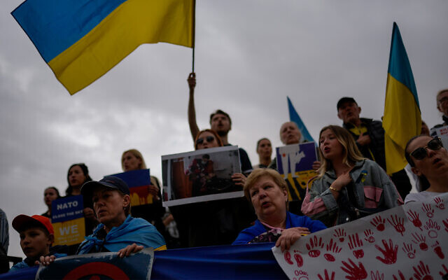 People protest against Russia's invasion of Ukraine, in Istanbul, Turkey, April 7, 2022. (AP Photo/Francisco Seco)