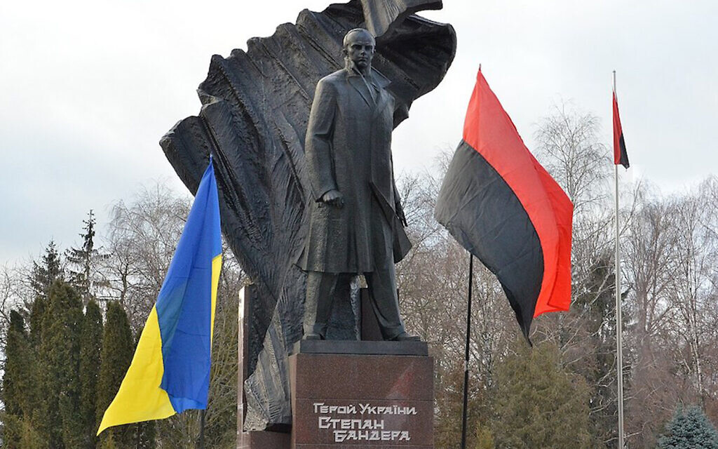  statue of Ukrainian Nazi collaborator Stepan Bandera stands in Ternopil, Ukraine. (Mykola Vasylechko/Wikimedia Commons via JTA)