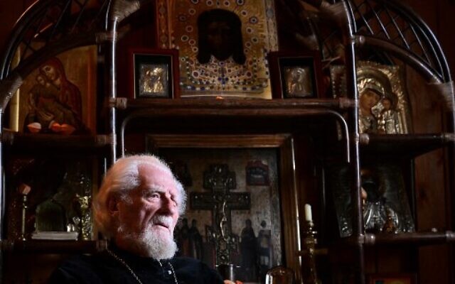 Father Georgy Edelshtein, an 89-year-old Russian Orthodox priest, speaks with AFP in his house in the hamlet of Novo-Bely Kamen on the banks of the River Volga in the Kostroma region on April 25, 2022. (Yuri KADOBNOV / AFP)