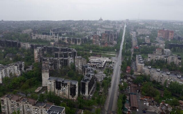 An aerial view of the Central district of the port city of Mariupol on May 18, 2022. (Andrey BORODULIN / AFP)