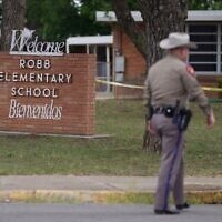 An officer walks outside of Robb Elementary School in Uvalde, Texas, May 24, 2022. (Allison Dinner/AFP)