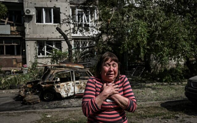 A woman reacts outside a damaged apartment building after a strike in the city of Slovyansk at the eastern Ukrainian region of Donbas on May 31, 2022, amid Russia's invasion of Ukraine. (Aris Messinis/AFP)