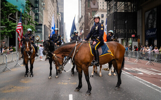 משטרת ניו יורק במצעד חגיגת ישראל בניו יורק