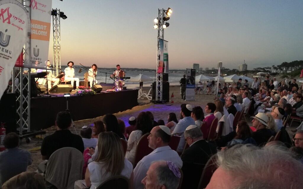 CIPEMU in Punta del Este, Uruguay, holds Shabbat events on the beach. (CIPEMU/ via JTA)