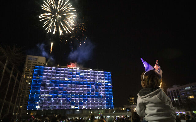 Israelis watch a fireworks show during Israel's Independence Day celebrations in Tel Aviv, April 14, 2021. (AP/Sebastian Scheiner)