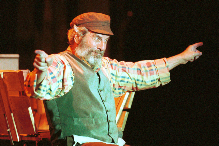 Hvad er der galt Ugyldigt repulsion Chaim Topol, iconic 'Tevye' of film and stage, dies at 87 | The Times of  Israel