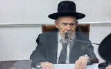 Rabbi Gershon Edelstein at his home in the ultra-Orthodox city of Bnei Brak on January 4, 2022. (Shlomi Cohen/Flash90)