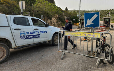 Security guards guard at the entrance to Ariel, where on April 29, 2022, Palestinian assailants shot and killed a security guard. (Flash90)